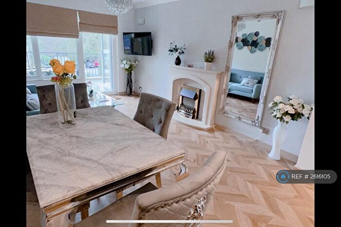 3 Bedroom Flat To Rent In Monkton Court, Bournemouth, BH4