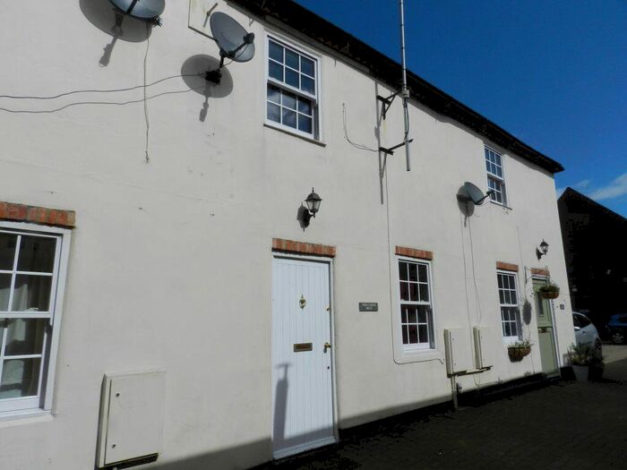 Studio To Rent In Town Centre, NN11