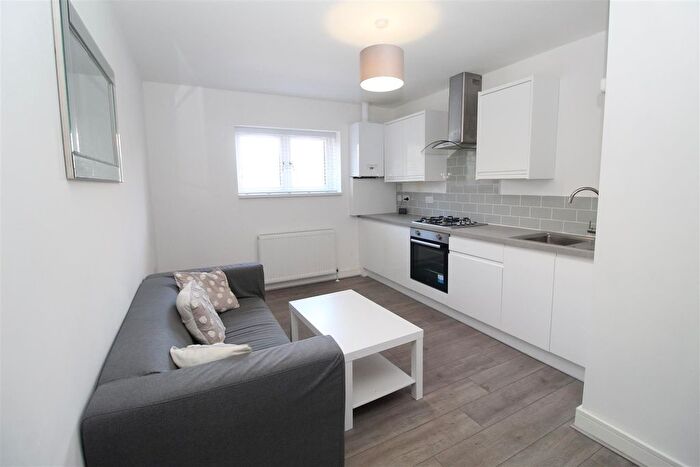 2 Bedroom Flat To Rent In Parkfield Place, Cathays, Cardiff, CF14