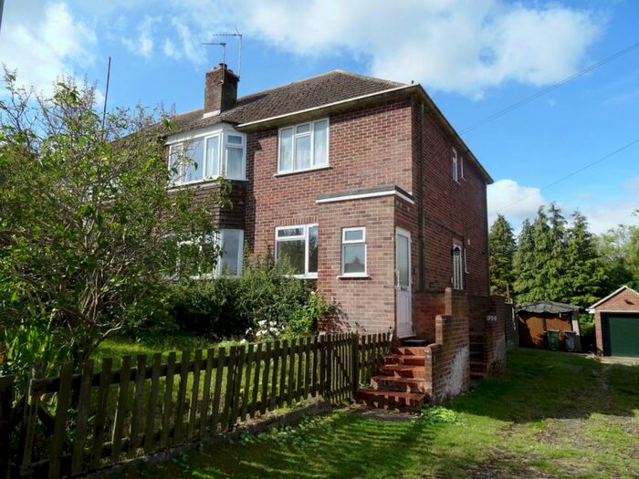 2 Bedroom End Of Terrace House To Rent In Paddock Road, Newbury, RG14