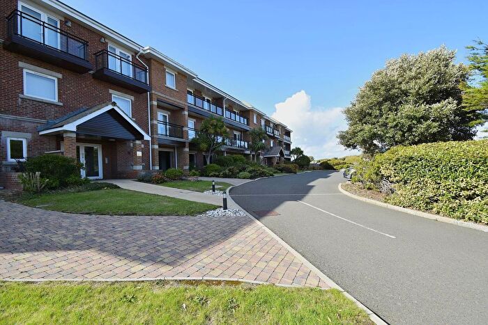 2 Bedroom Flat To Rent In Hurst Point View, Totland, PO39