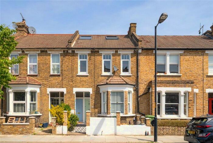 3 Bedroom Maisonette To Rent In Crebor Street, East Dulwich, London, SE22
