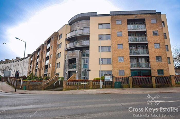 2 Bedroom Flat For Sale In Wesley Court, Millbay Road, PL1