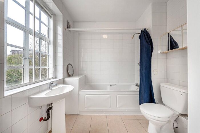1 Bedroom Flat For Sale In Ormonde Terrace, St John's Wood, London, NW8