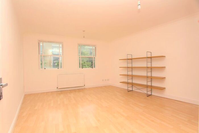 2 Bedroom Maisonette To Rent In Blackstock Road, Highbury, London, N5