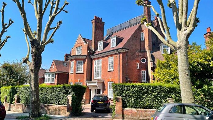 Apartment To Rent In Rosecroft Avenue, Hampstead, London, NW3