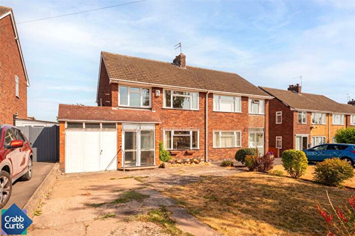 3 Bedroom Semi-Detached House For Sale In Rugby Road, Cubbington, CV32