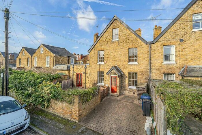 3 Bedroom Semi-Detached House To Rent In Park Place, London, W5