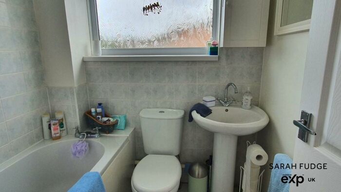 1 Bedroom Flat For Sale In Hamworthy, Poole, Dorset., BH15