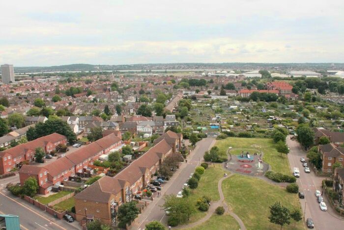 2 Bedroom Flat To Rent In South Mall, London, N9