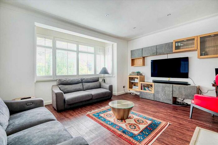 3 Bedroom Flat To Rent In Lechmere Avenue, Woodford Green, IG8