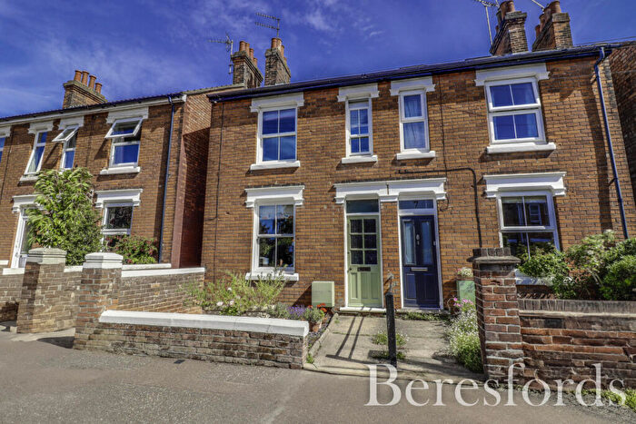 3 Bedroom Semi-Detached House For Sale In Scarletts Road, Colchester, CO1