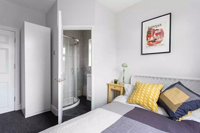 6 Bedroom Semi Detached House To Rent In Eastern Avenue, Ilford, IG2