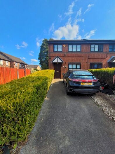 3 Bedroom End Of Terrace House To Rent In Stanbrook Street, Manchester, M19