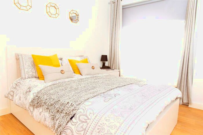 3 Bedroom Flat To Rent In The Plaza, Advent Way, Ancoats, Manchester, M4