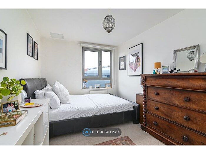 2 Bedroom Flat To Rent In Eden Grove, London, N7