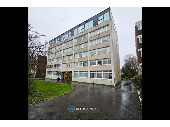 Studio To Rent In Kersfield House, London, SW15