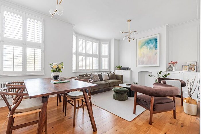 3 Bedroom Flat For Sale In Bodmin Street, Earlsfield, London, SW18