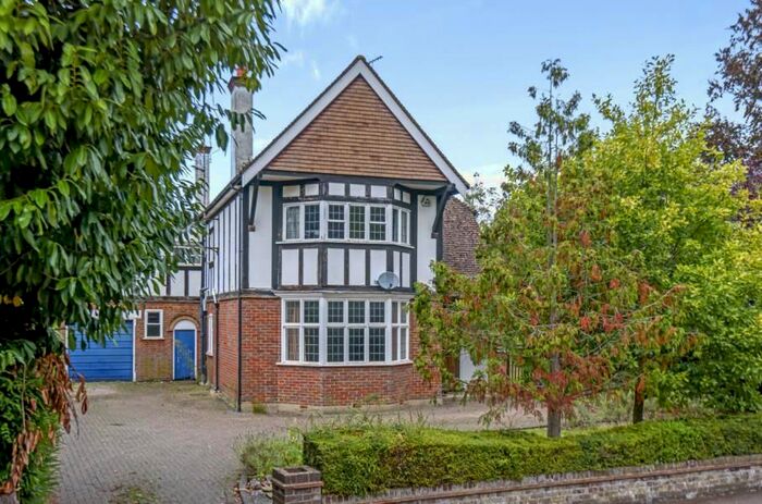 5 Bedroom Property To Rent In Stratford Road, Watford, WD17
