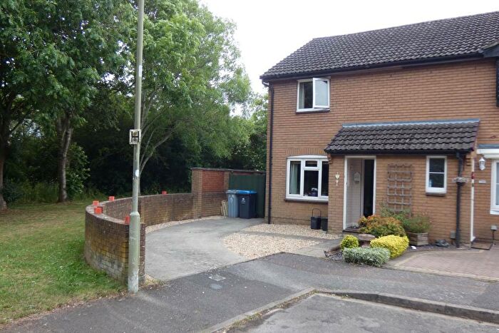 3 Bedroom Semi-Detached House To Rent In Bracken Close, Carterton, Oxon, OX18