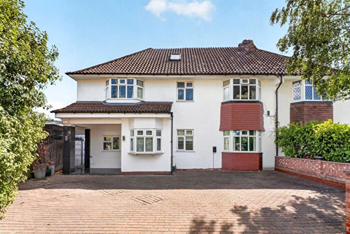 6 Bedroom Semi Detached House For Sale In Hill Crescent, Worcester Park, KT4