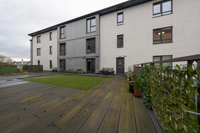 2 Bedroom Flat To Rent In Jeanfield Road, Perth, PH1