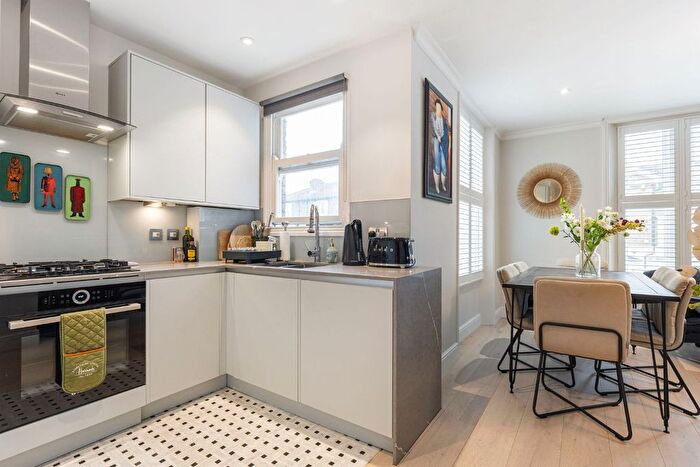 2 Bedroom Flat For Sale In Church Road, Richmond, Surrey, TW9