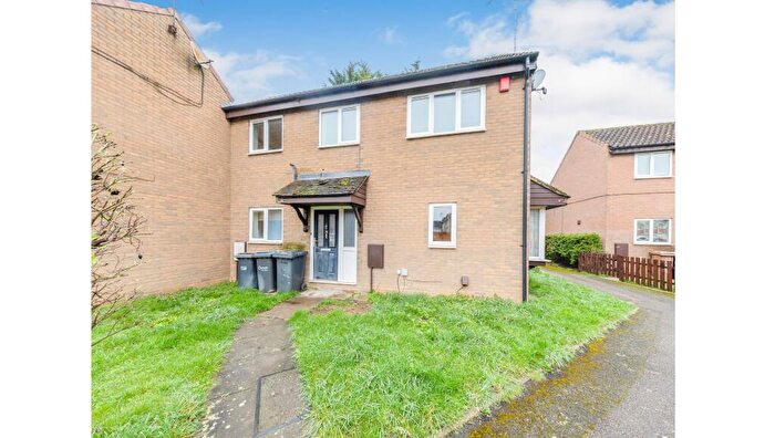 2 Bedroom End Of Terrace House For Sale In Copperfields, Luton, Bedfordshire, LU4