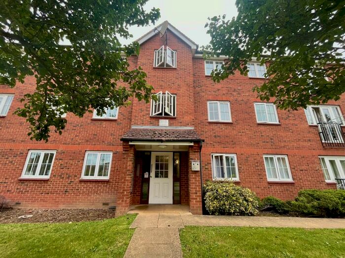 3 Bedroom Apartment To Rent In Cunningham Avenue, Hatfield, AL10