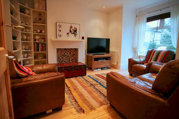 3 Bedroom Semi-Detached House For Sale In Waverley Avenue, Netley Abbey, Southampton, Hampshire, SO31