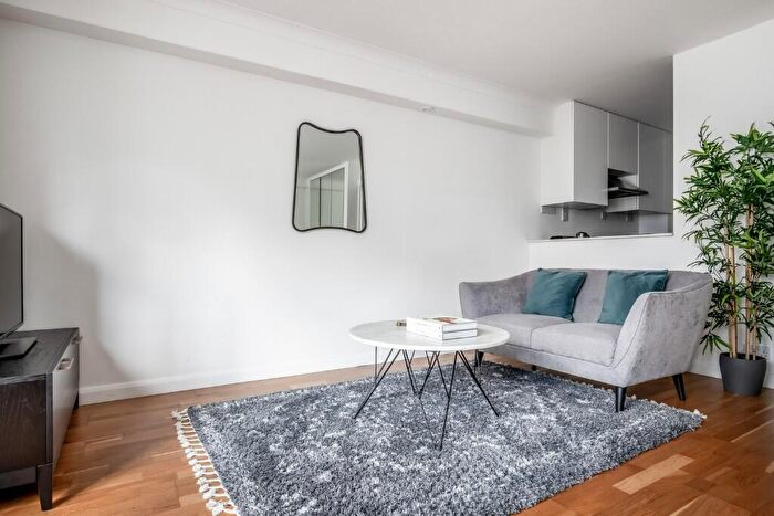 Studio To Rent In Portsoken Street, London, E1