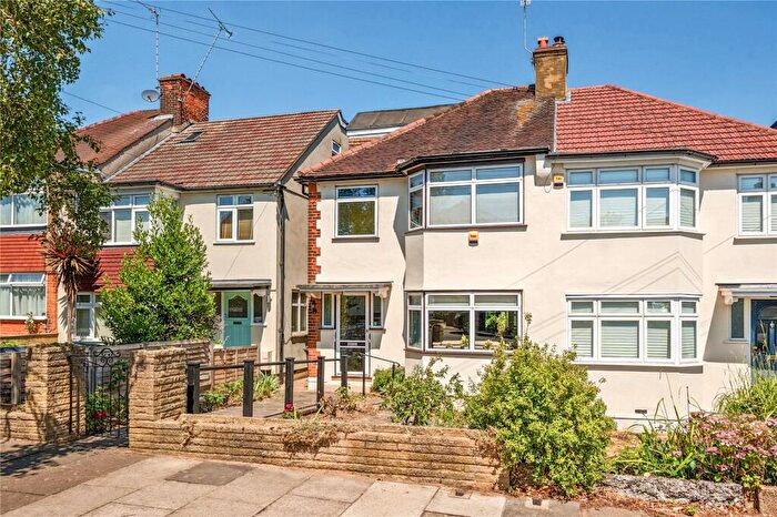 4 Bedroom Semi-Detached House For Sale In Holyrood Road, New Barnet, Barnet, EN5