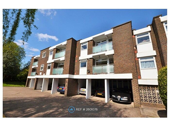2 Bedroom Flat To Rent In Red Road, Borehamwood, WD6