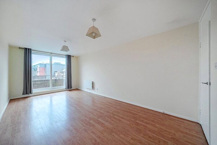 2 Bedroom Flat To Rent In Ewell Road, Surbiton, KT6