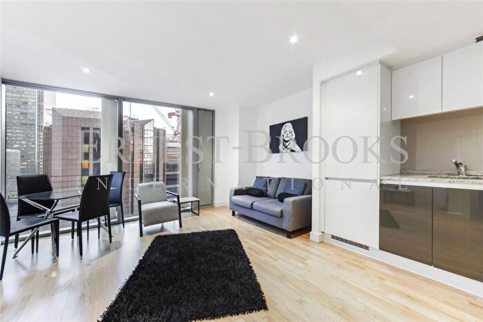 1 Bedroom Apartment To Rent In Landmark East, Marsh Wall, Canary Wharf, E14
