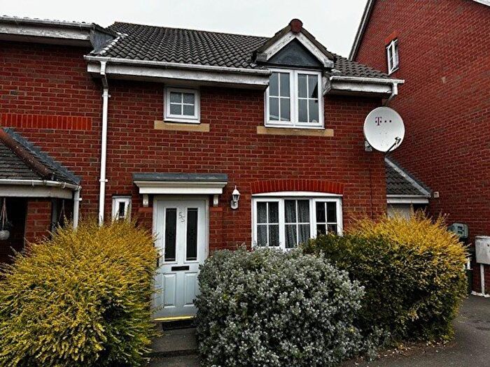 3 Bedroom Flat To Rent In Buttercup Close, Corby, NN18