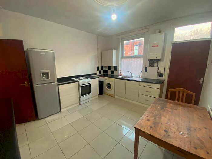 4 Bedroom Property To Rent In Sandhurst Avenue, Leeds LS8