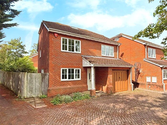 4 Bedroom Detached House For Sale In Grovelands Avenue, Winnersh, Wokingham, RG41