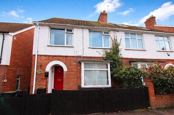 3 Bedroom Semi-Detached House For Sale In Lawn Road, Tonbridge, TN9