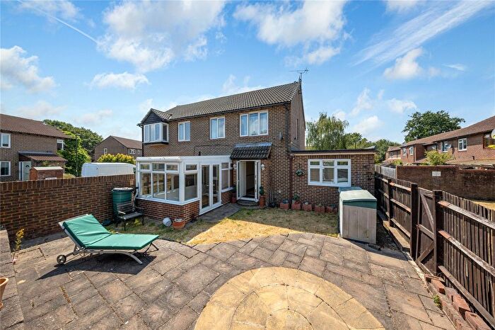 1 Bedroom End Terrace House For Sale In Page Close, Hampton, TW12