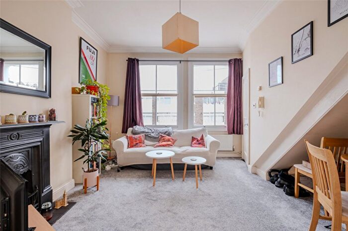 1 Bedroom Flat To Rent In Huron Road, London, SW17