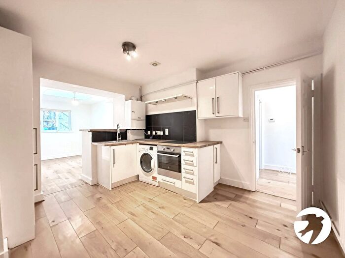 2 Bedroom Flat For Sale In Cressingham Road, London, SE13