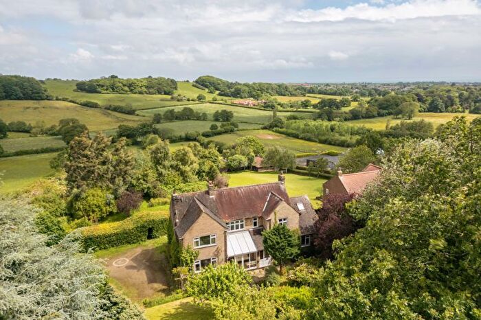 4 Bedroom Detached House For Sale In Suffield Hill, Suffield, Scarborough, YO13