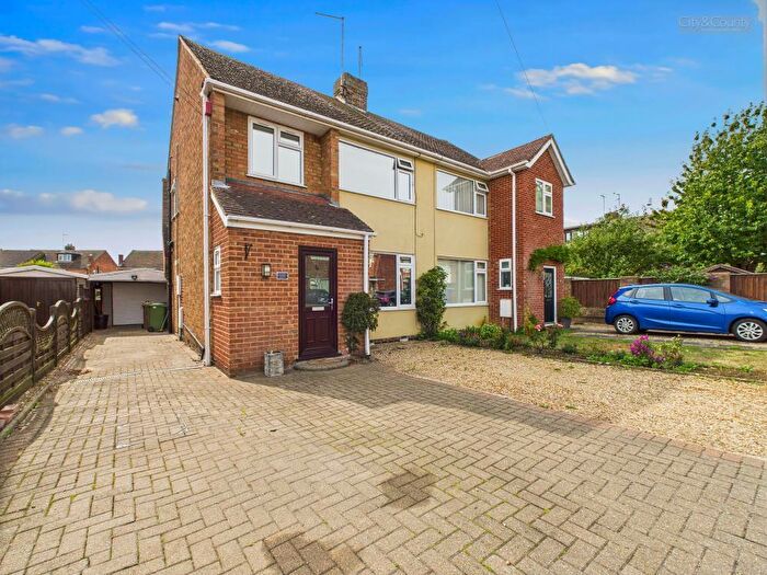 3 Bedroom Semi-Detached House For Sale In Castle Drive, Northborough, Peterborough, PE6