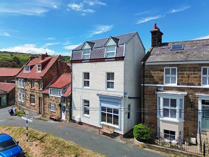 4 Bedroom Cottage For Sale In Vale View, Fylingthorpe, YO22