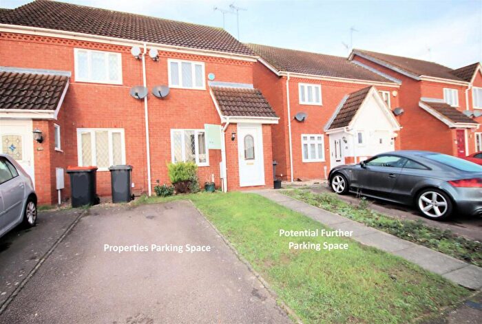 2 Bedroom End Of Terrace House For Sale In Wiseman Close, Luton, LU2
