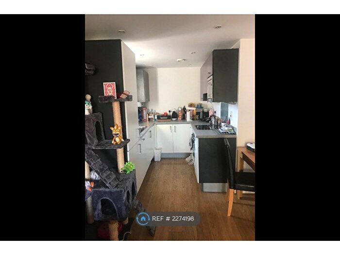 2 Bedroom Flat To Rent In Blyth Road, Bromley, BR1