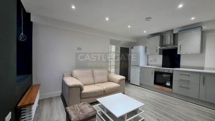 2 Bedroom Flat To Rent In Trinity Street, Huddersfield, West Yorkshire, HD1