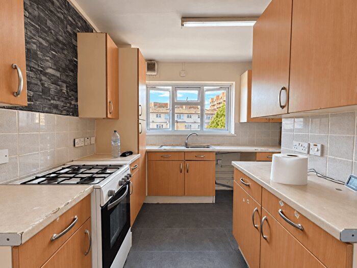 2 Bedroom Flat To Rent In Verulam Court, Southall, UB1