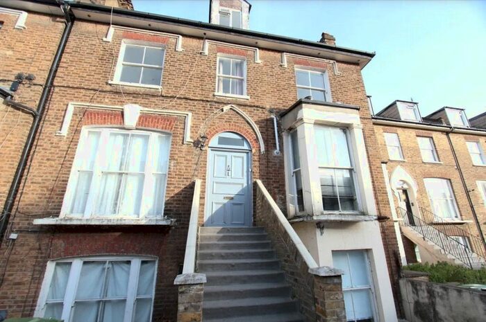 3 Bedroom Flat To Rent In Adelaide Grove, London, W12